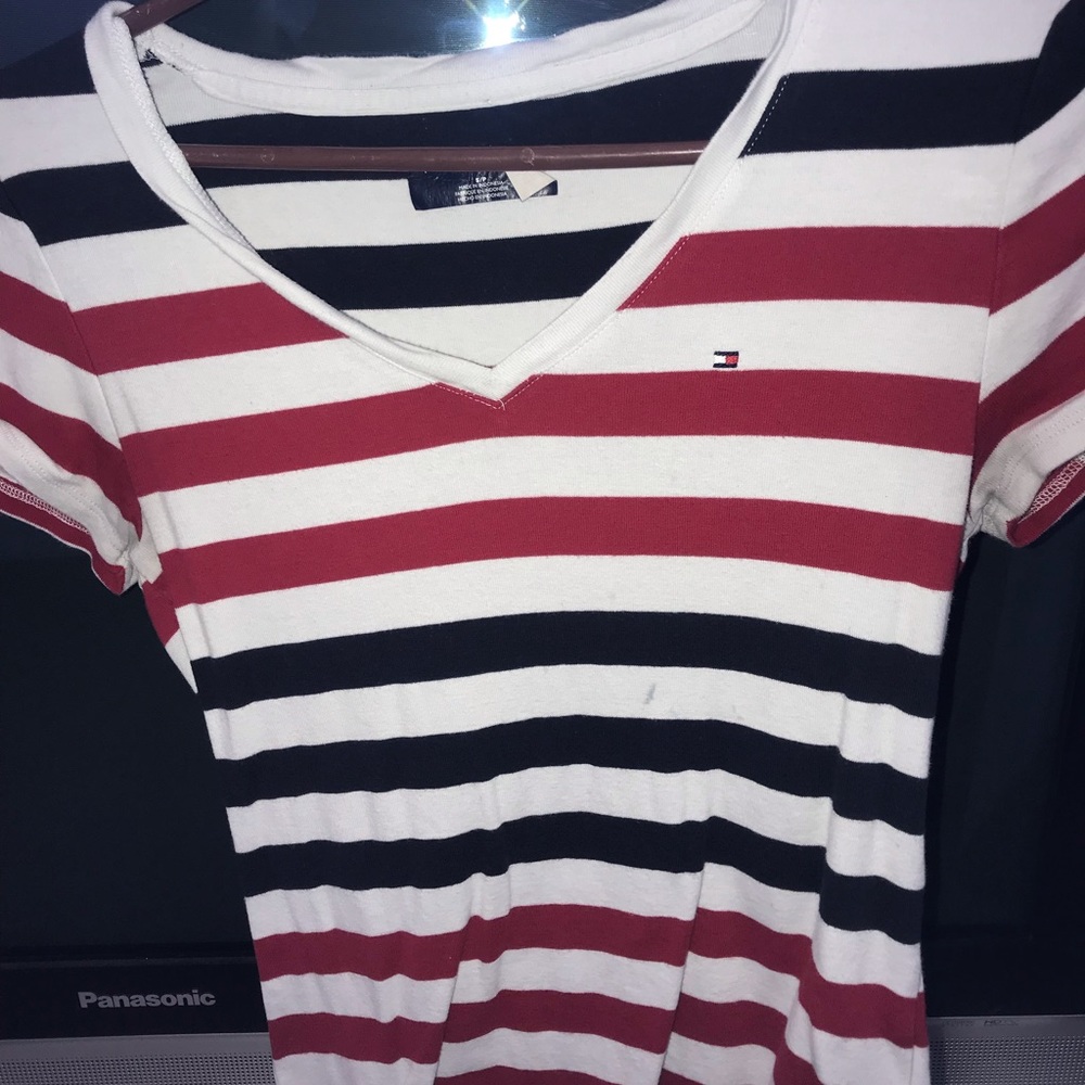 Tommy H.  Top size small